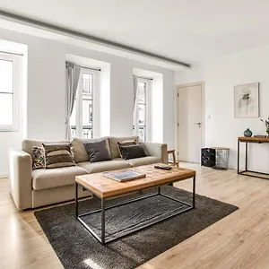  Apartment Modern 2 Bedroom In Estrela With Outside Terrace! Amazing For Families, Couples, Friends